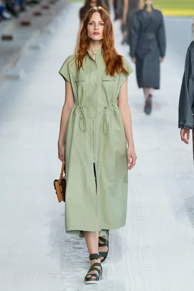 Look 19